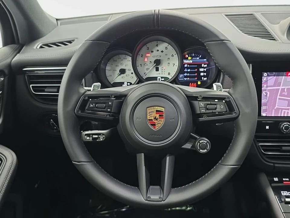 2026 Porsche Macan GTS - Image 13 of 31