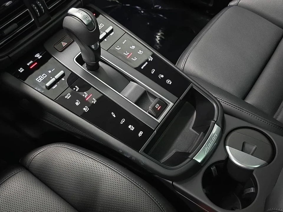 2026 Porsche Macan GTS - Image 20 of 31