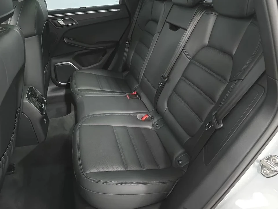 2026 Porsche Macan GTS - Image 27 of 31
