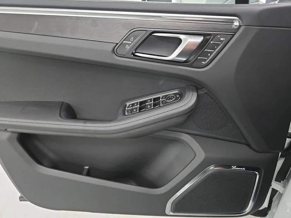 2026 Porsche Macan GTS - Image 23 of 31