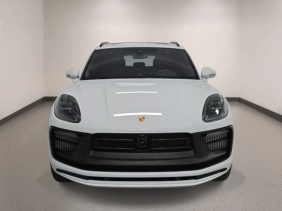 2026 Porsche Macan GTS - Image 9 of 31