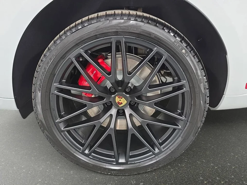 2026 Porsche Macan GTS - Image 29 of 31