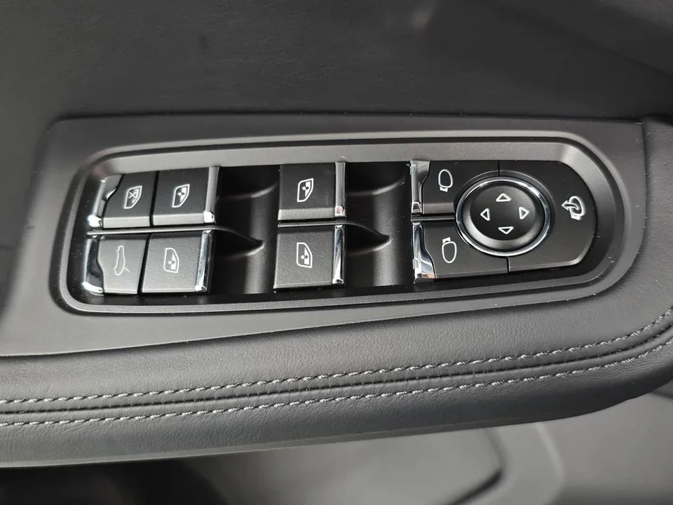 2026 Porsche Macan GTS - Image 21 of 30