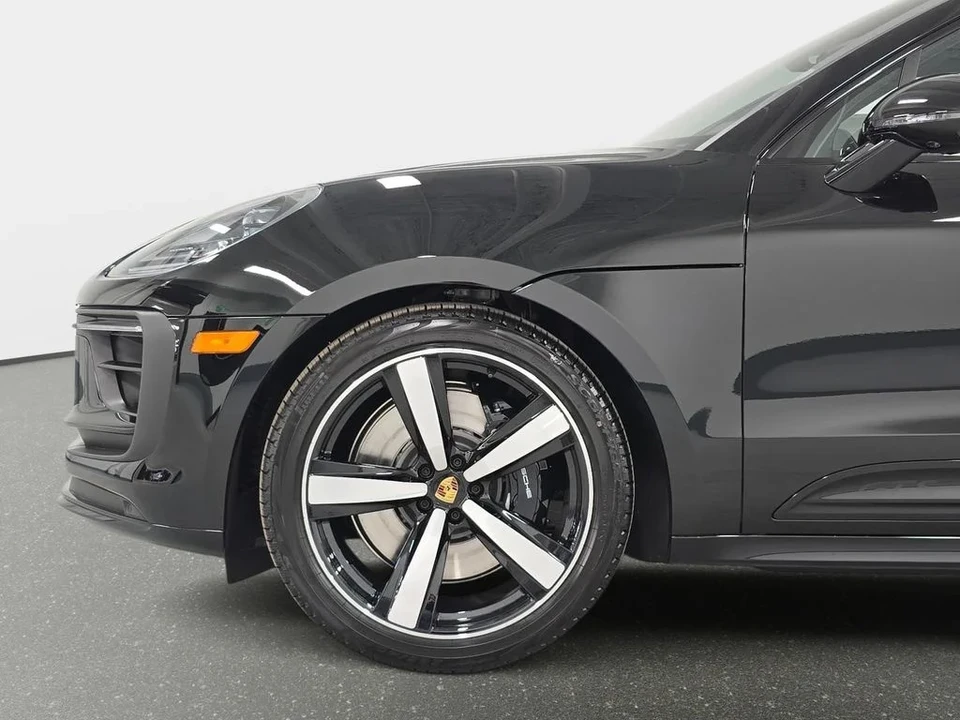 2026 Porsche Macan GTS - Image 10 of 30