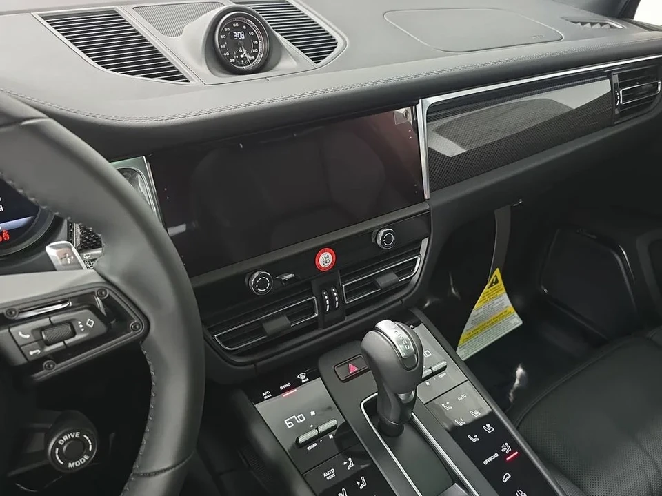 2026 Porsche Macan GTS - Image 15 of 30