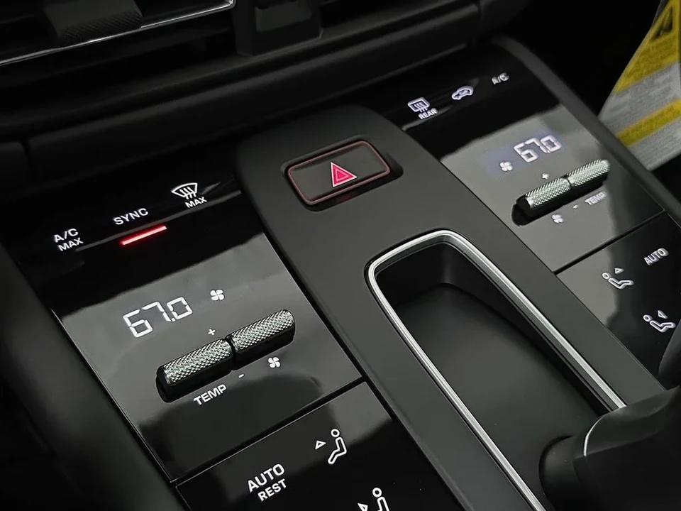 2026 Porsche Macan GTS - Image 16 of 30