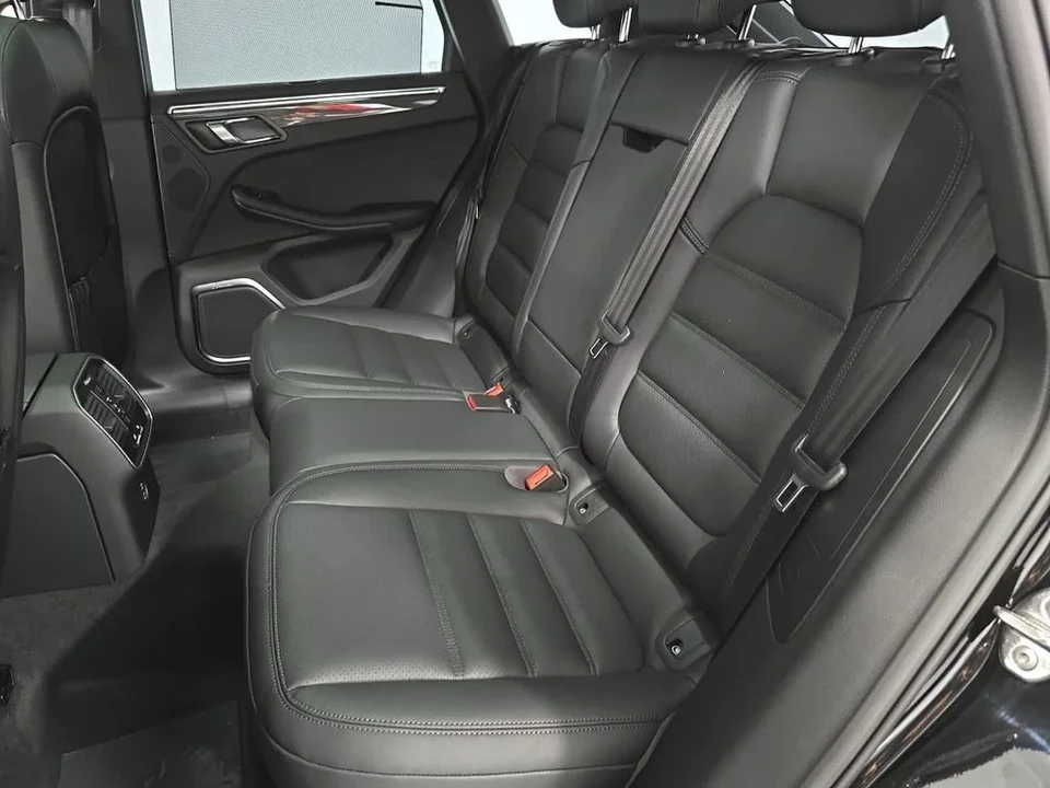2026 Porsche Macan GTS - Image 24 of 30