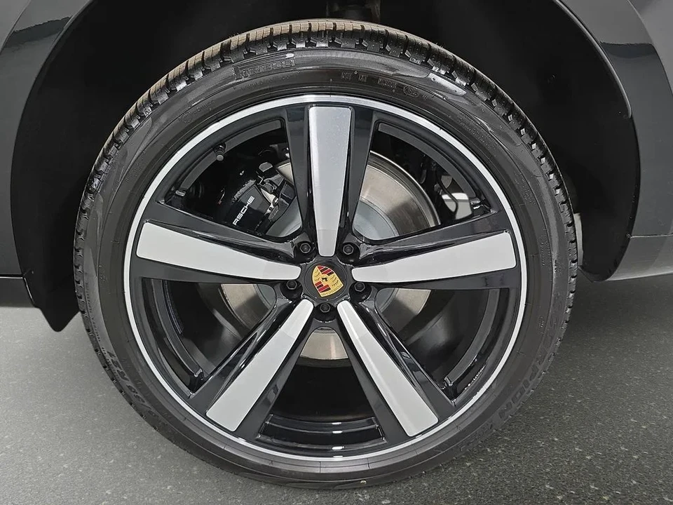 2026 Porsche Macan GTS - Image 26 of 30