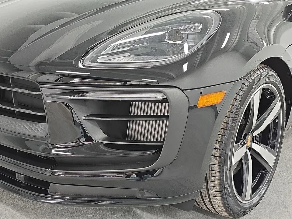 2026 Porsche Macan GTS - Image 11 of 30