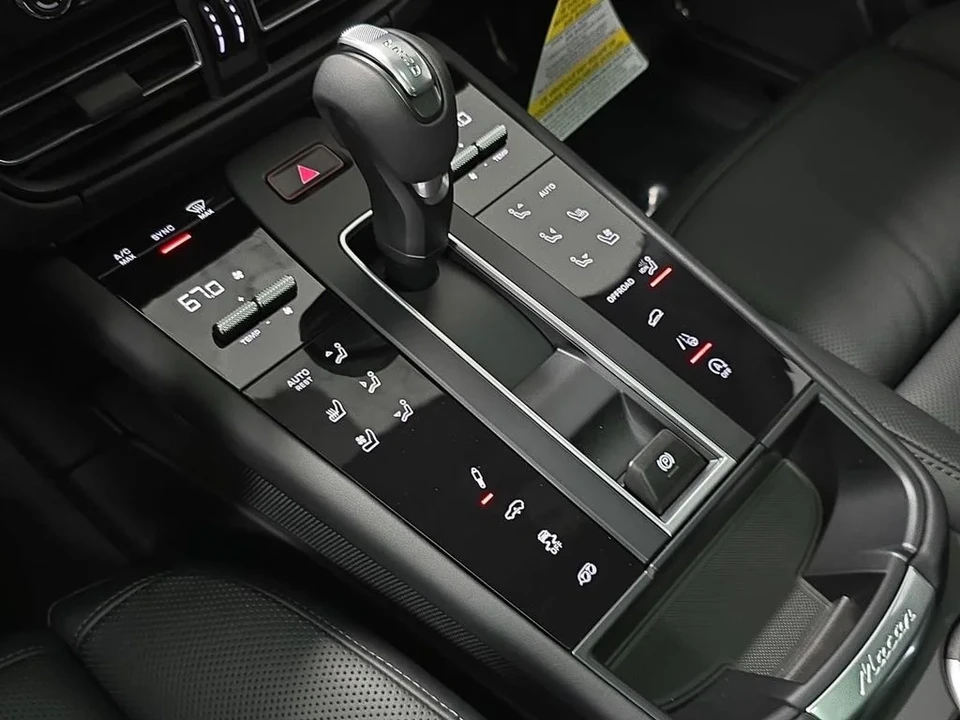 2026 Porsche Macan GTS - Image 17 of 30