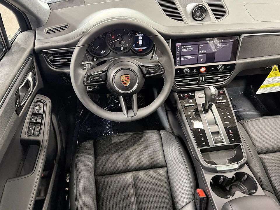 2026 Porsche Macan GTS - Image 17 of 31