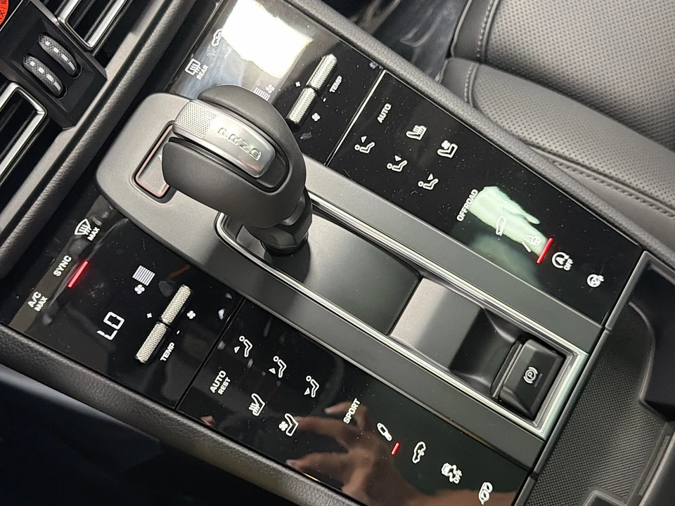 2026 Porsche Macan GTS - Image 28 of 31