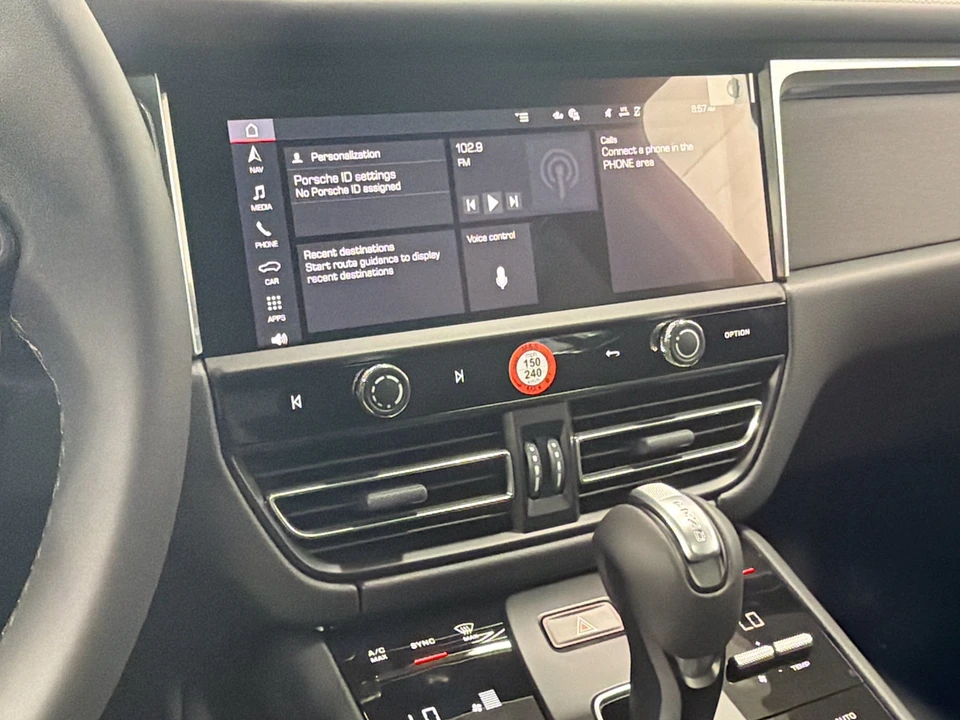 2026 Porsche Macan GTS - Image 27 of 31
