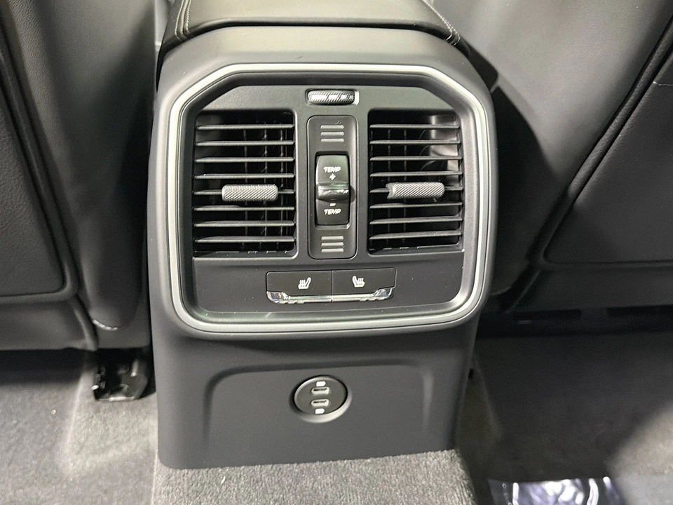 2026 Porsche Macan GTS - Image 20 of 31