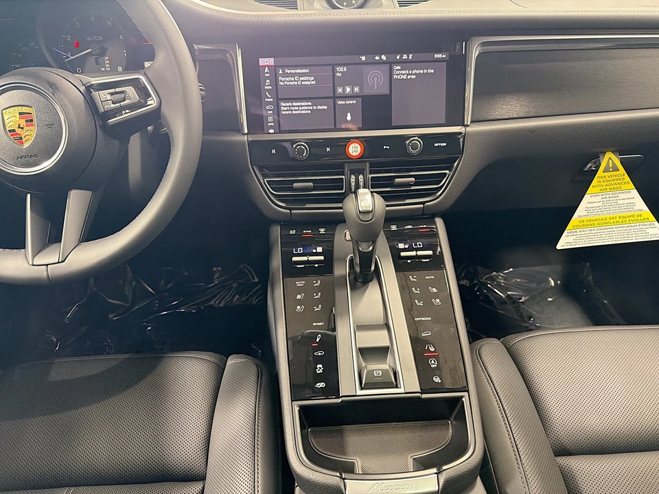 2026 Porsche Macan GTS - Image 19 of 31