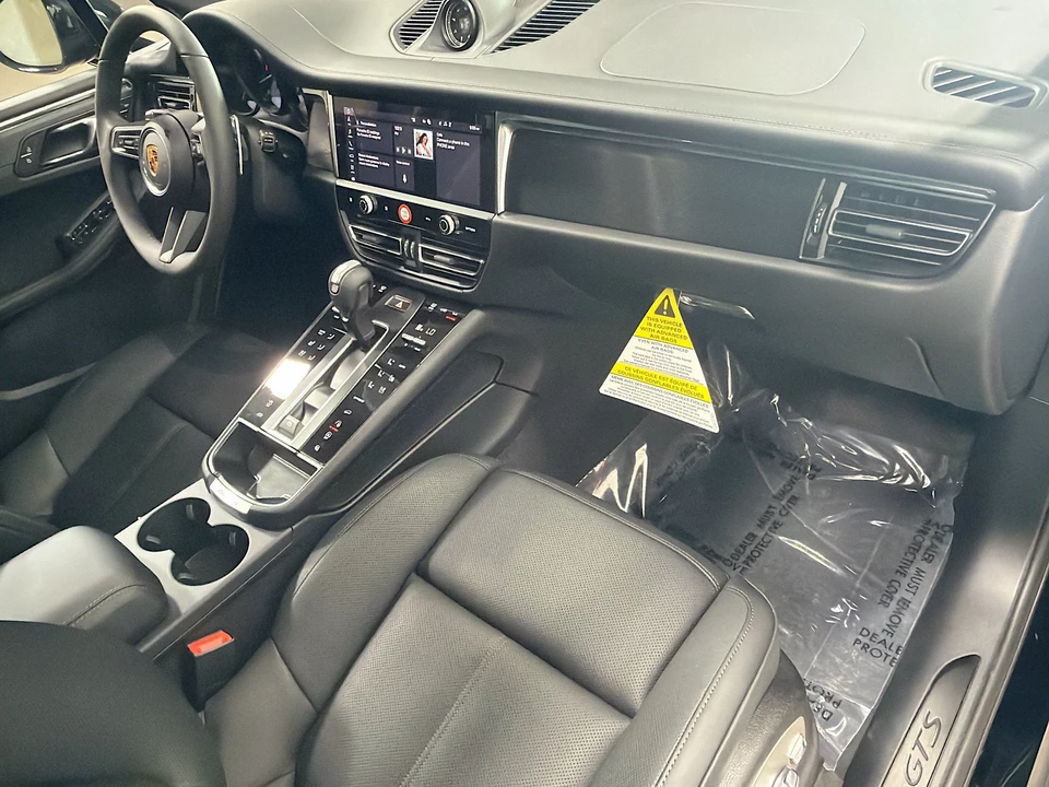 2026 Porsche Macan GTS - Image 15 of 31