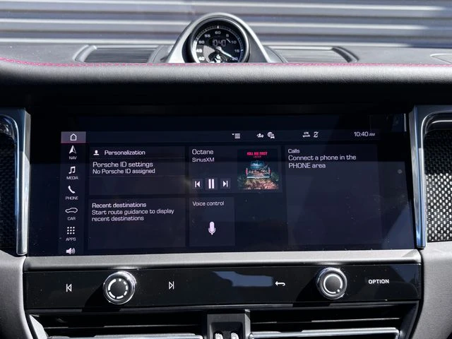 2026 Porsche Macan GTS - Image 19 of 30