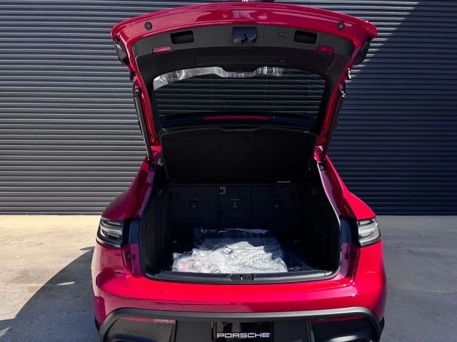 2026 Porsche Macan GTS - Image 27 of 30