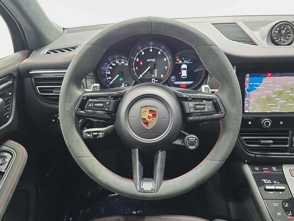 2026 Porsche Macan GTS - Image 13 of 31