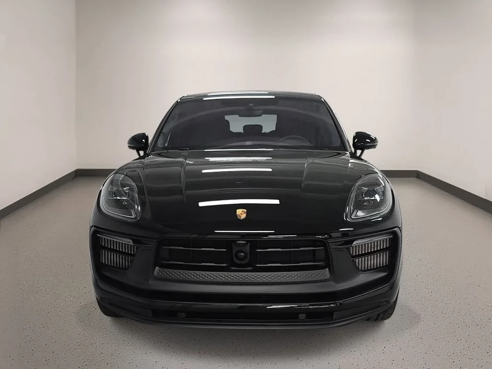 2026 Porsche Macan GTS - Image 9 of 31
