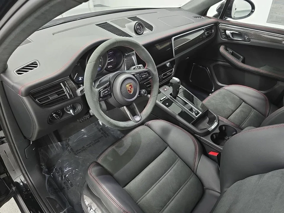 2026 Porsche Macan GTS - Image 4 of 31