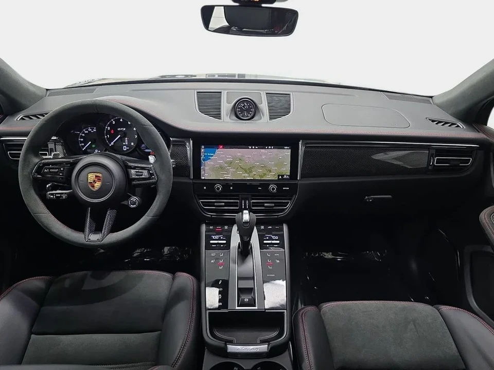 2026 Porsche Macan GTS - Image 12 of 31