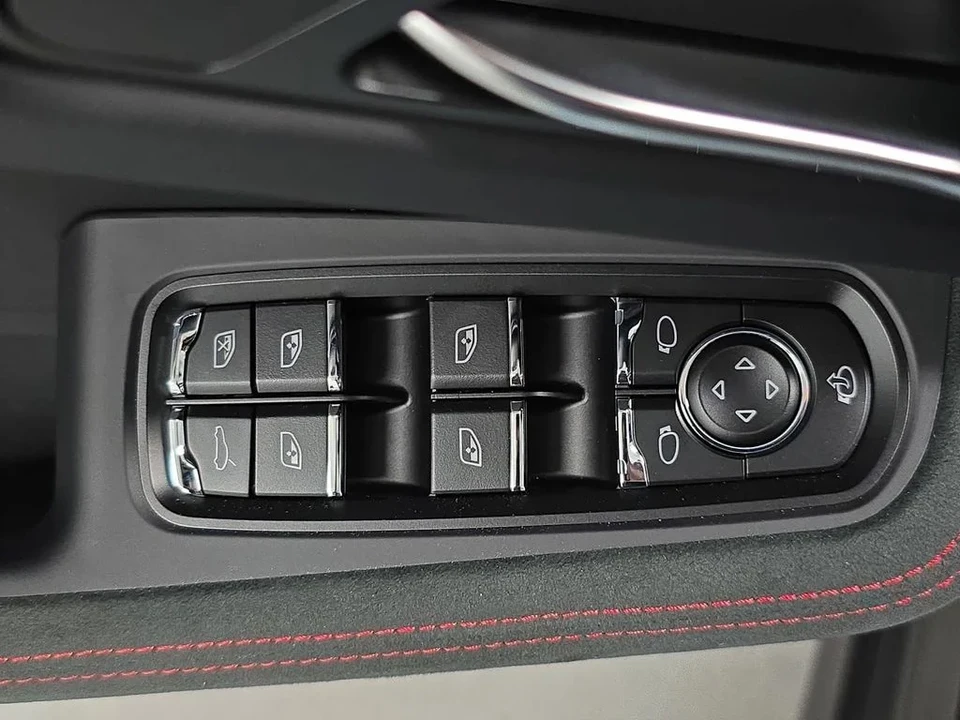 2026 Porsche Macan GTS - Image 24 of 31