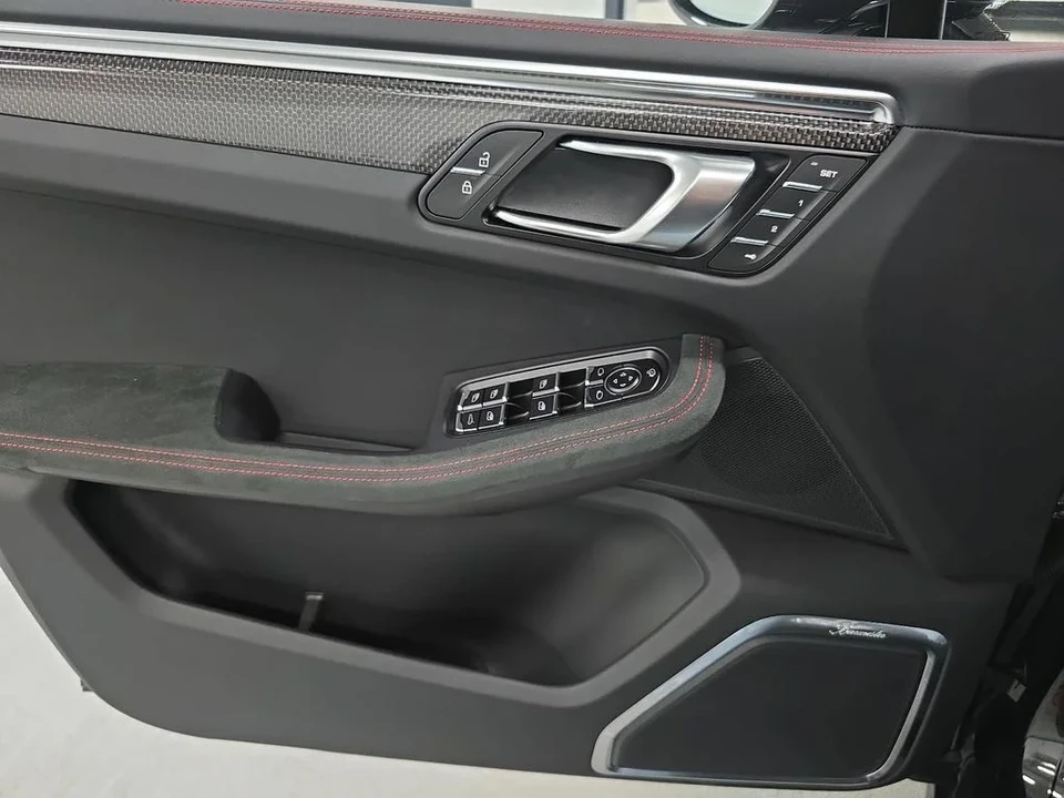 2026 Porsche Macan GTS - Image 23 of 31