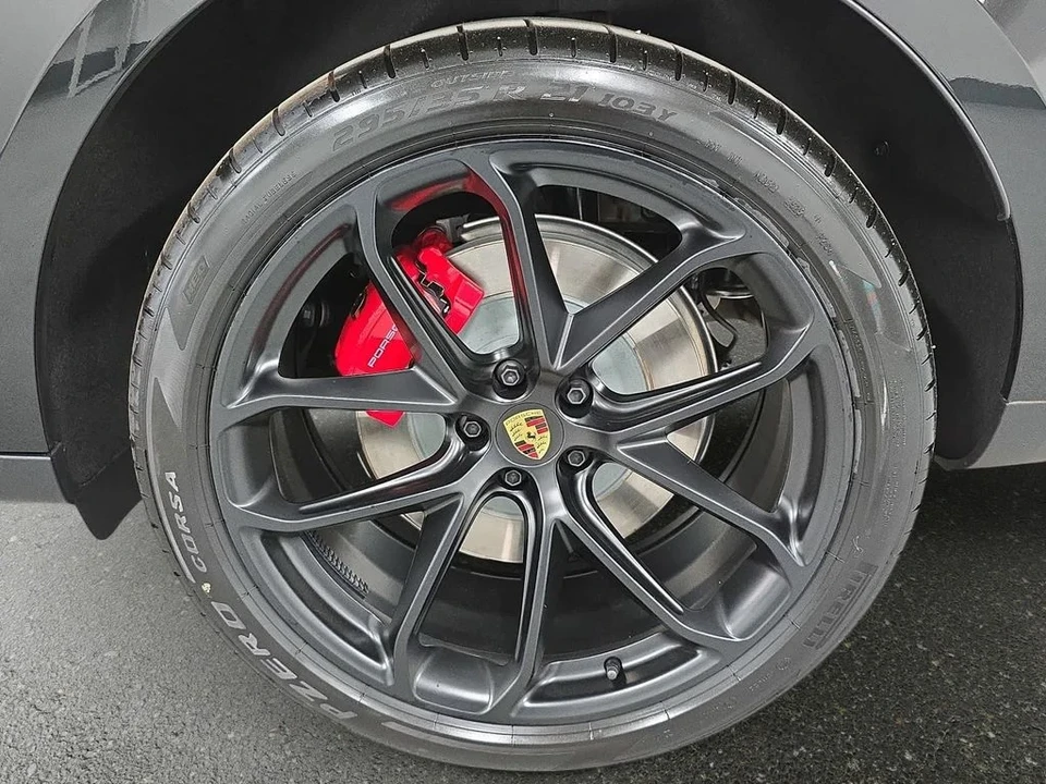 2026 Porsche Macan GTS - Image 28 of 31