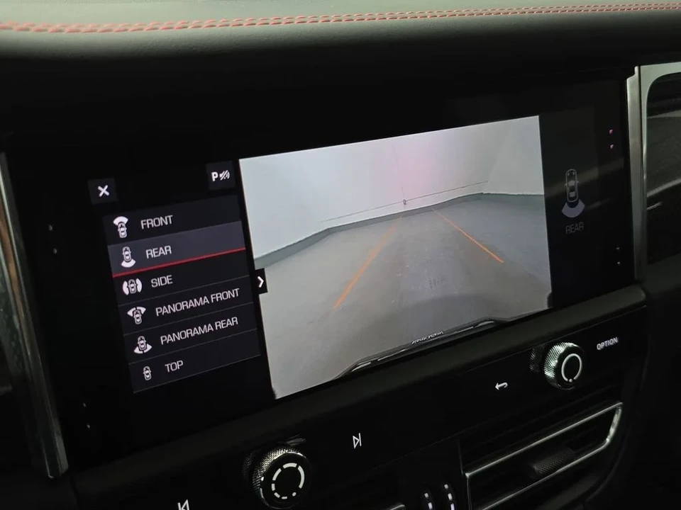 2026 Porsche Macan GTS - Image 18 of 31