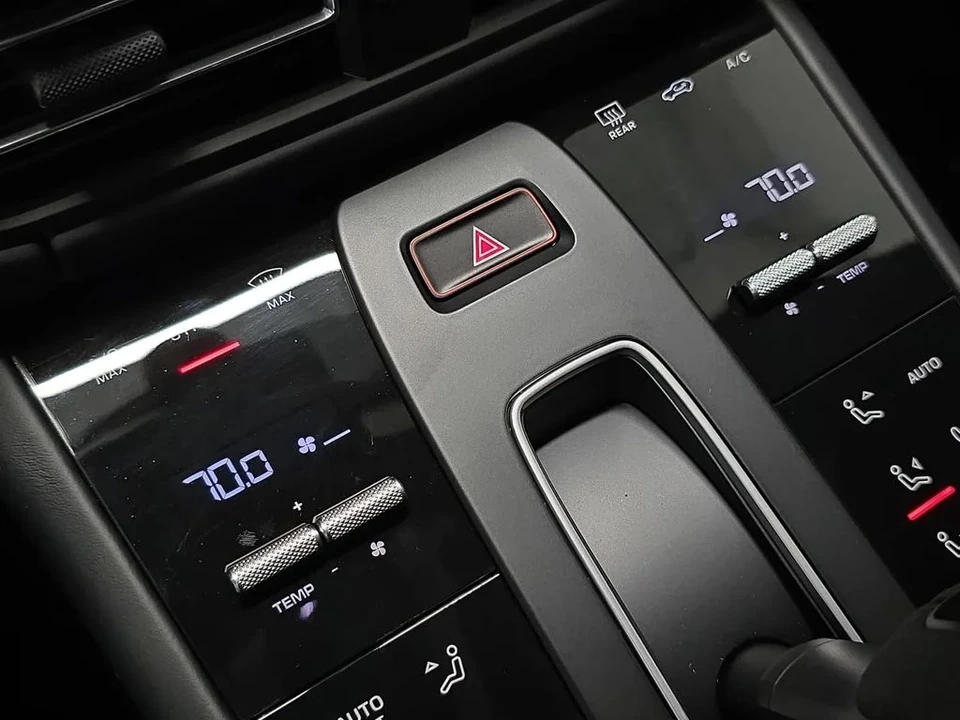 2026 Porsche Macan GTS - Image 19 of 31