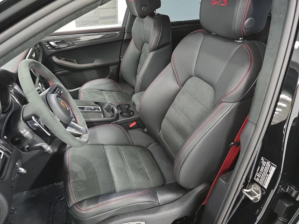2026 Porsche Macan GTS - Image 5 of 31