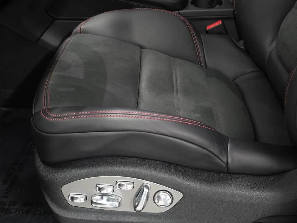 2026 Porsche Macan GTS - Image 25 of 31