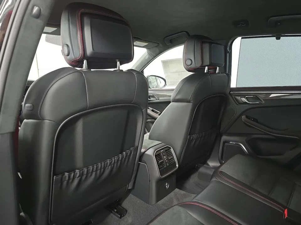 2026 Porsche Macan GTS - Image 27 of 31