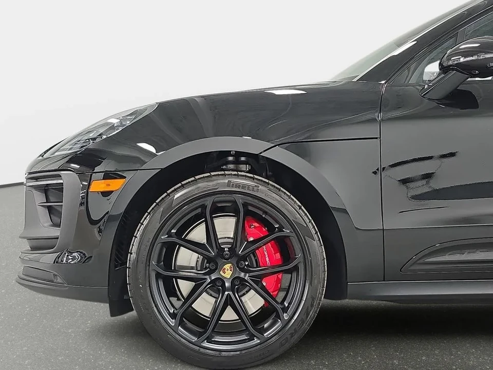 2026 Porsche Macan GTS - Image 10 of 31