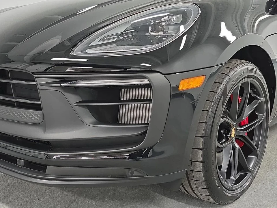 2026 Porsche Macan GTS - Image 11 of 31
