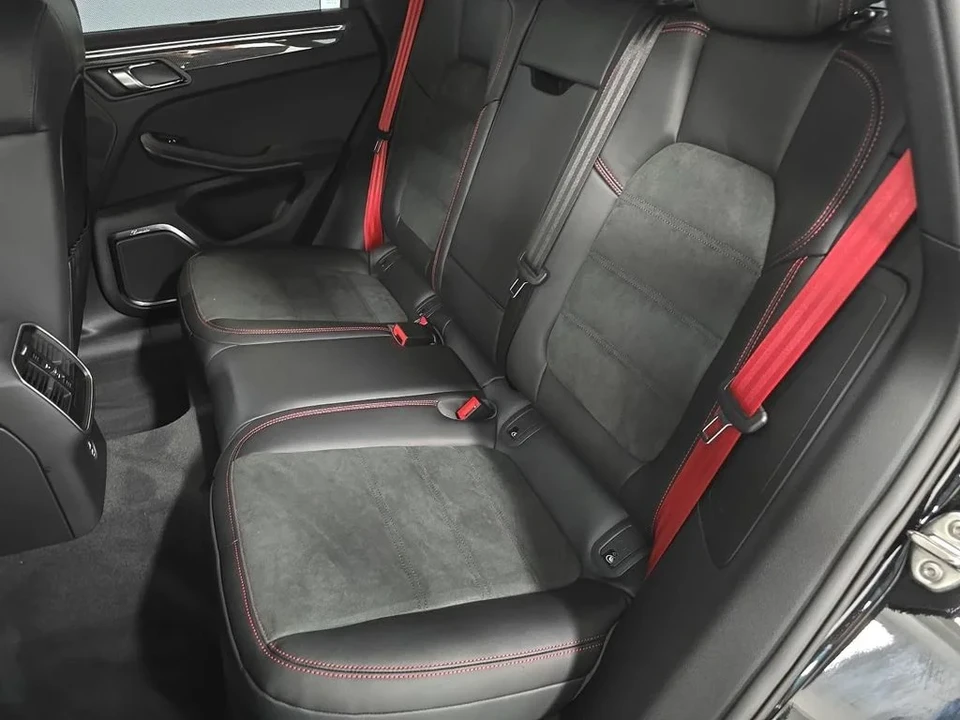2026 Porsche Macan GTS - Image 26 of 31