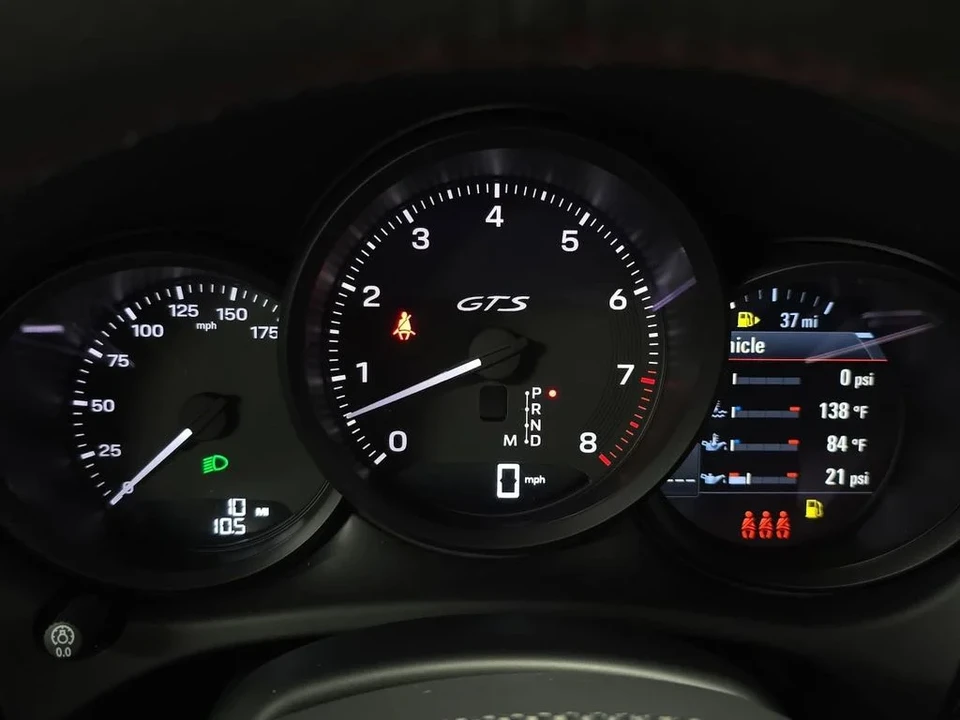 2026 Porsche Macan GTS - Image 14 of 31