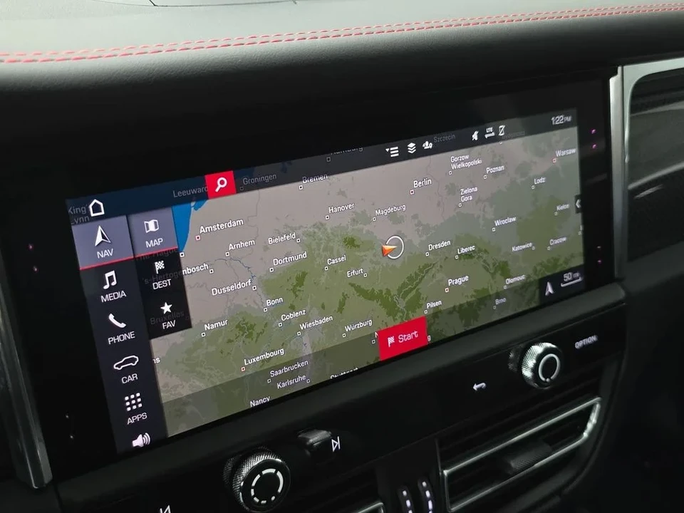 2026 Porsche Macan GTS - Image 17 of 31