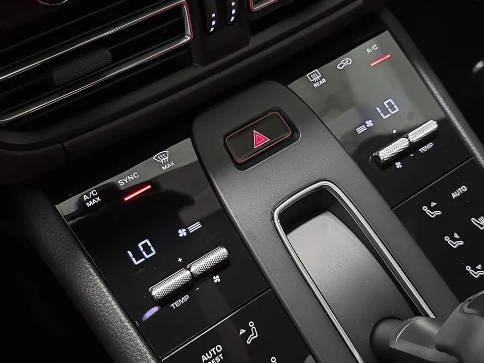 2026 Porsche Macan GTS - Image 19 of 31
