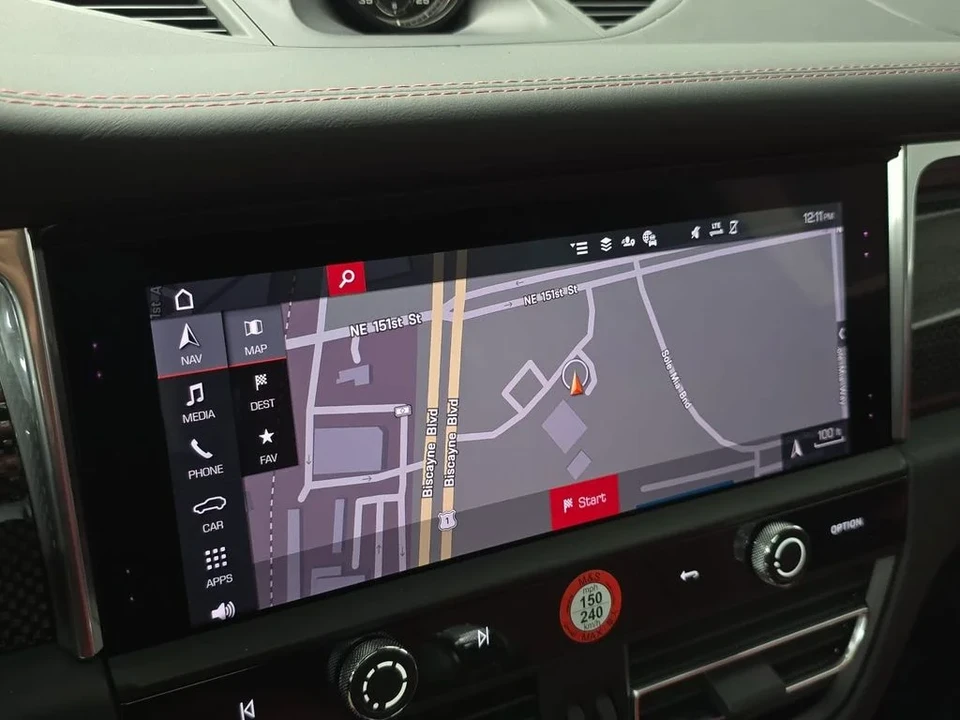 2026 Porsche Macan GTS - Image 17 of 31