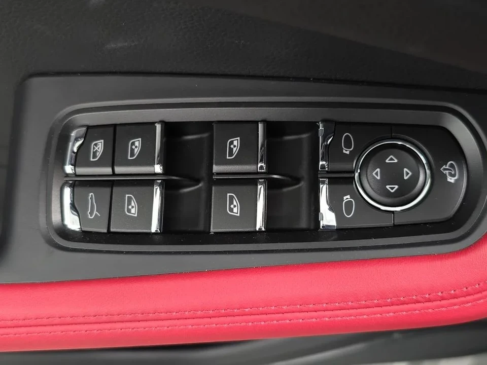2026 Porsche Macan GTS - Image 24 of 31