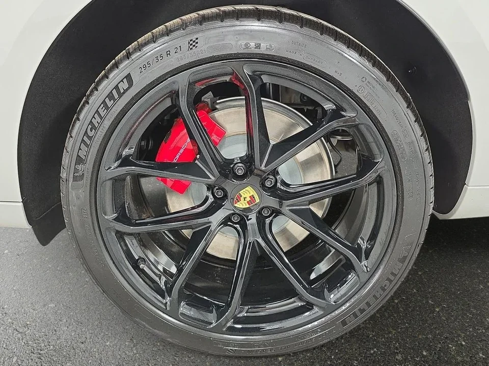 2026 Porsche Macan GTS - Image 29 of 31
