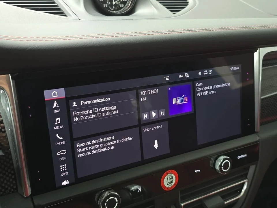 2026 Porsche Macan GTS - Image 16 of 31