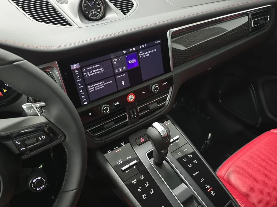 2026 Porsche Macan GTS - Image 15 of 31
