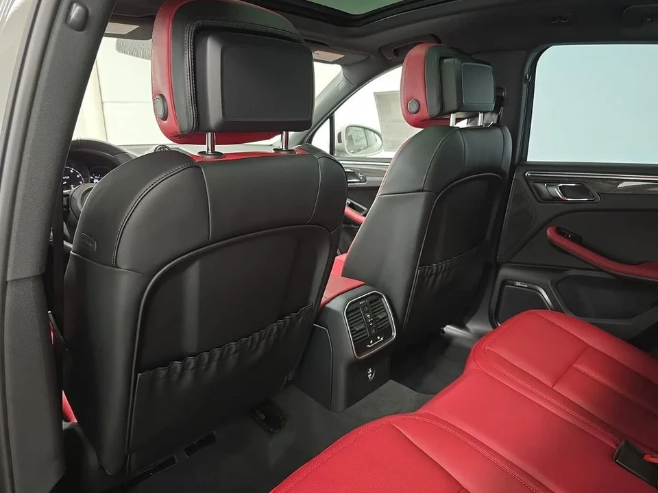 2026 Porsche Macan GTS - Image 28 of 31