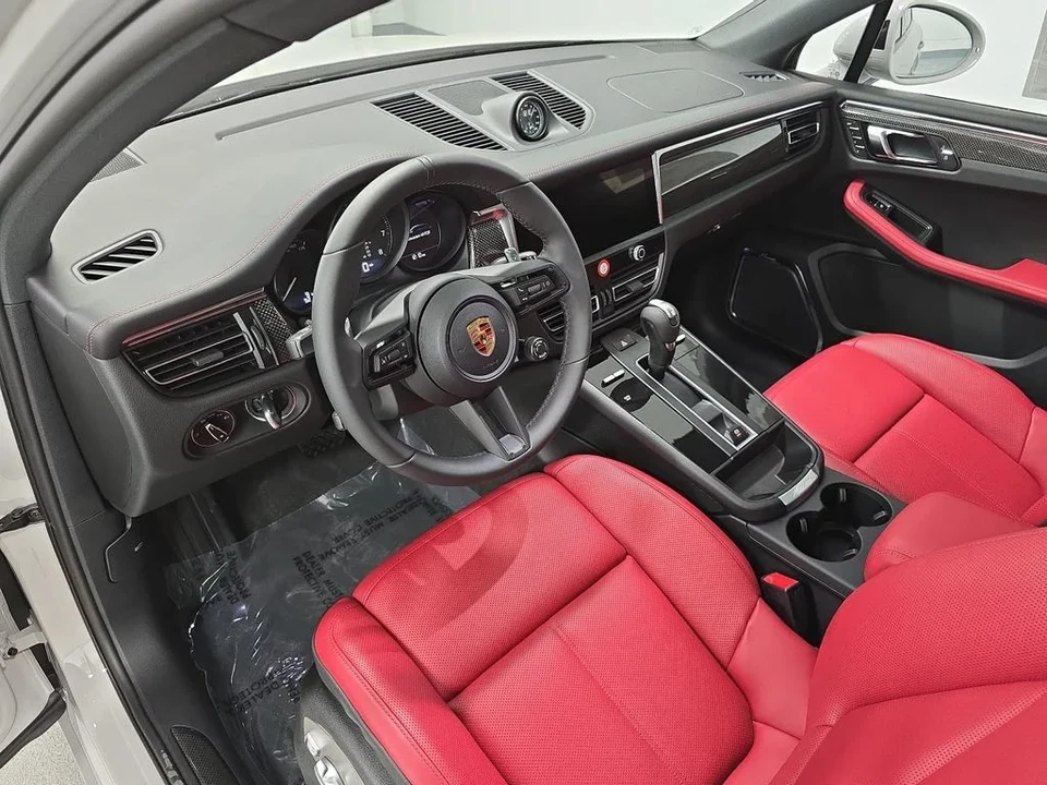 2026 Porsche Macan GTS - Image 4 of 31