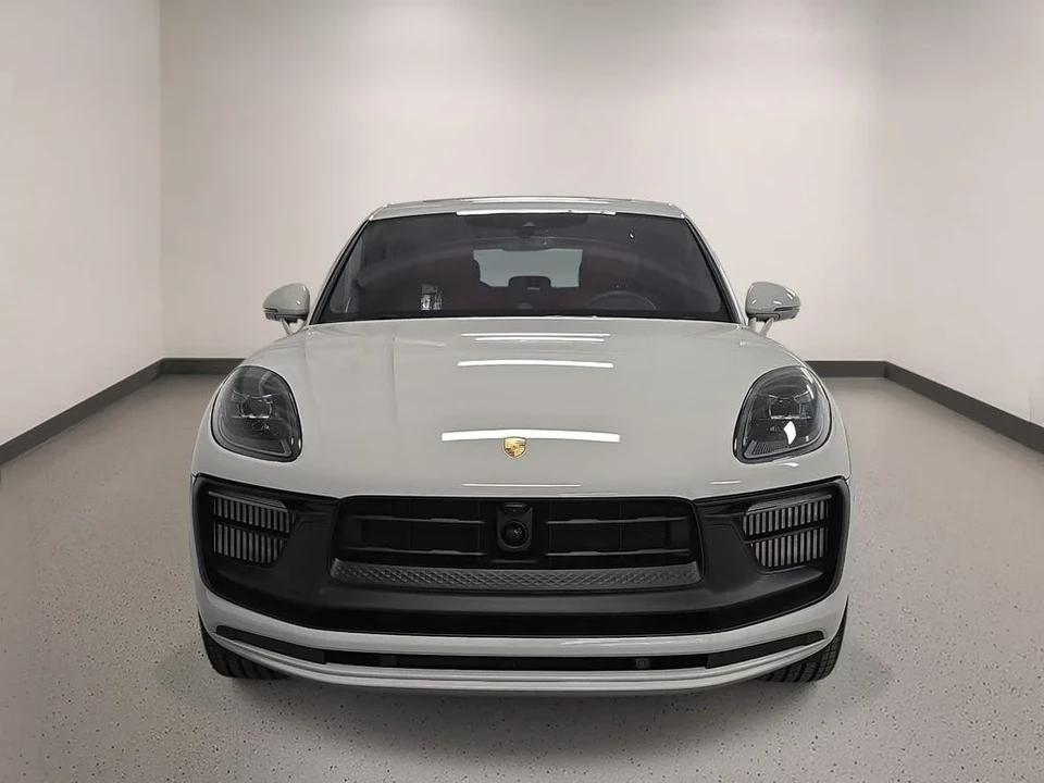 2026 Porsche Macan GTS - Image 9 of 31