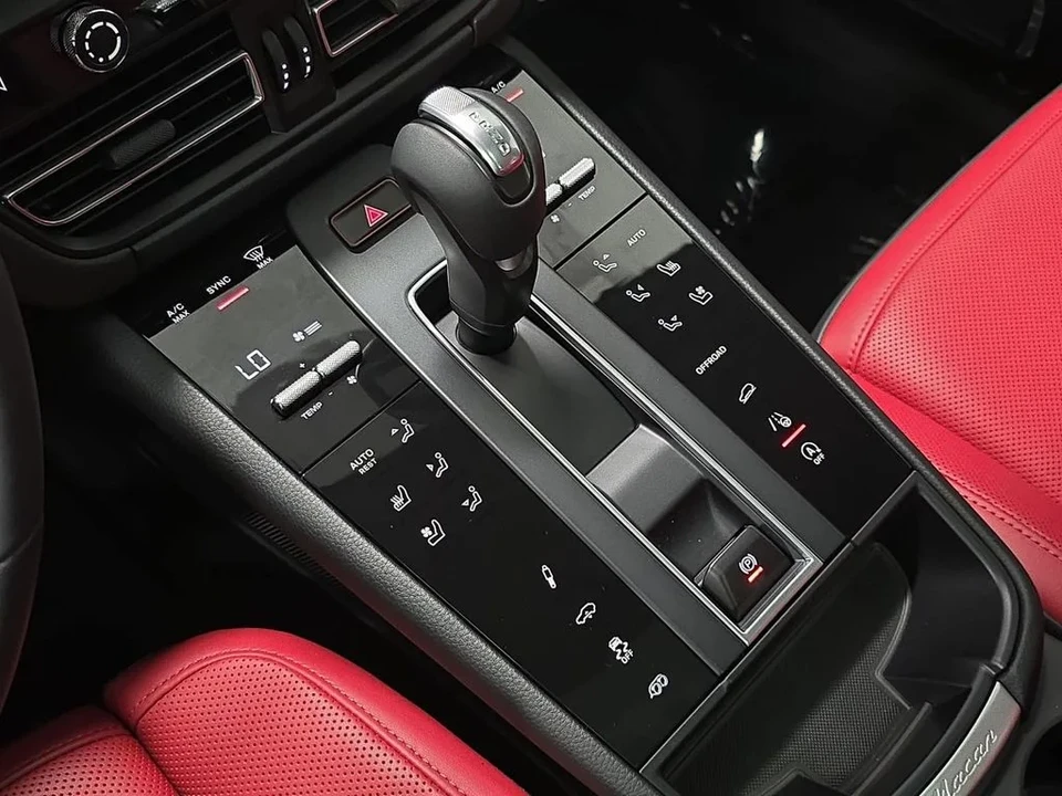 2026 Porsche Macan GTS - Image 20 of 31