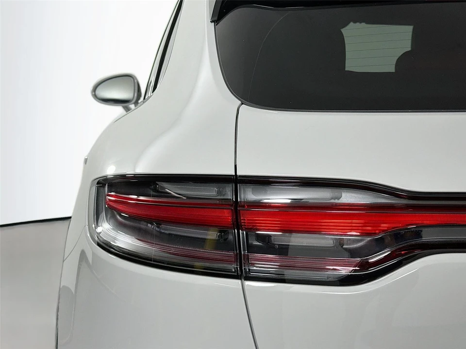 2026 Porsche Macan - Image 16 of 31